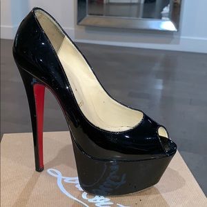 Christian Louboutin JAMIE 160 patent